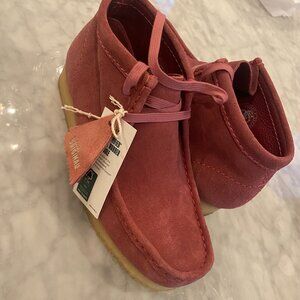 WALLABEE BOOT WOMENS size 7, ROSE PINK SUEDE